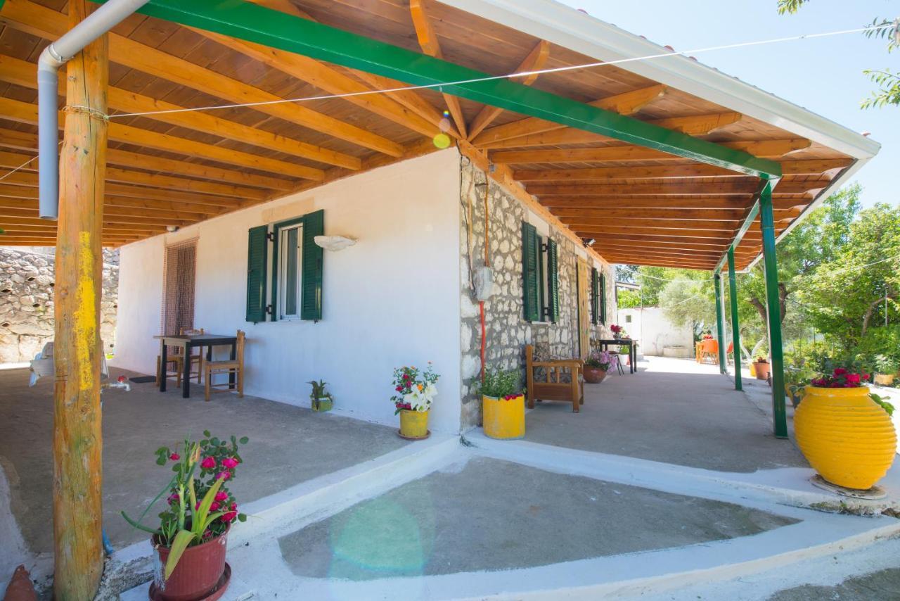 Traditional Houses In The Village Lazarata Exterior photo