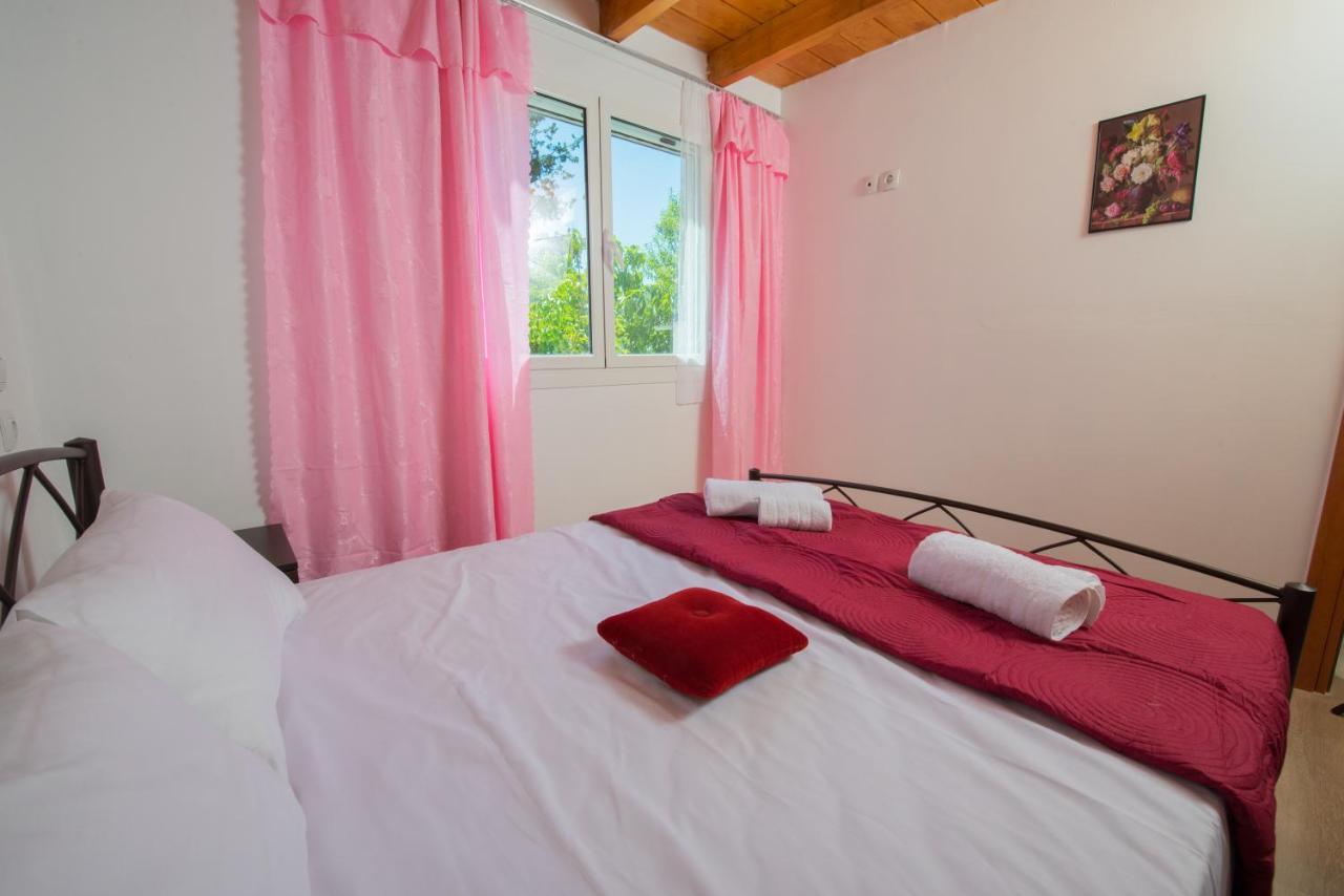 Basil & Guest House Lazarata Exterior photo
