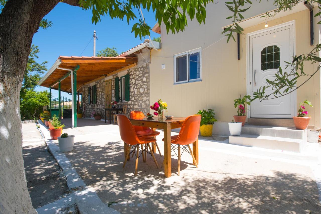 Traditional Houses In The Village Lazarata Exterior photo