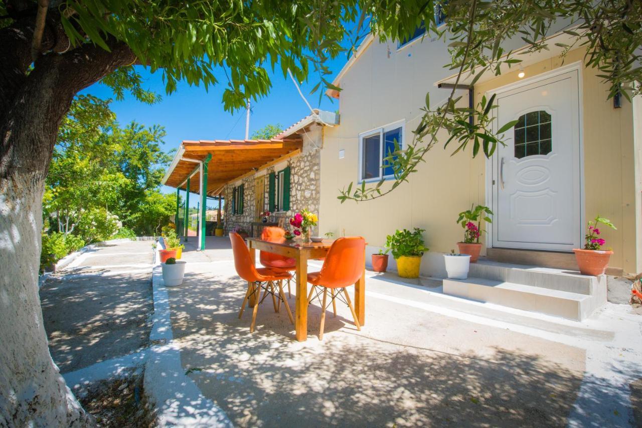 Traditional Houses In The Village Lazarata Exterior photo